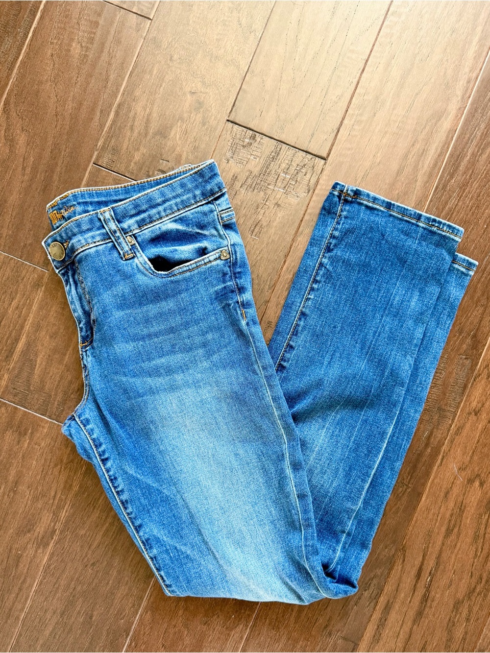 Kut from the Kloth Medium Blue Boyfriend Cut Jeans